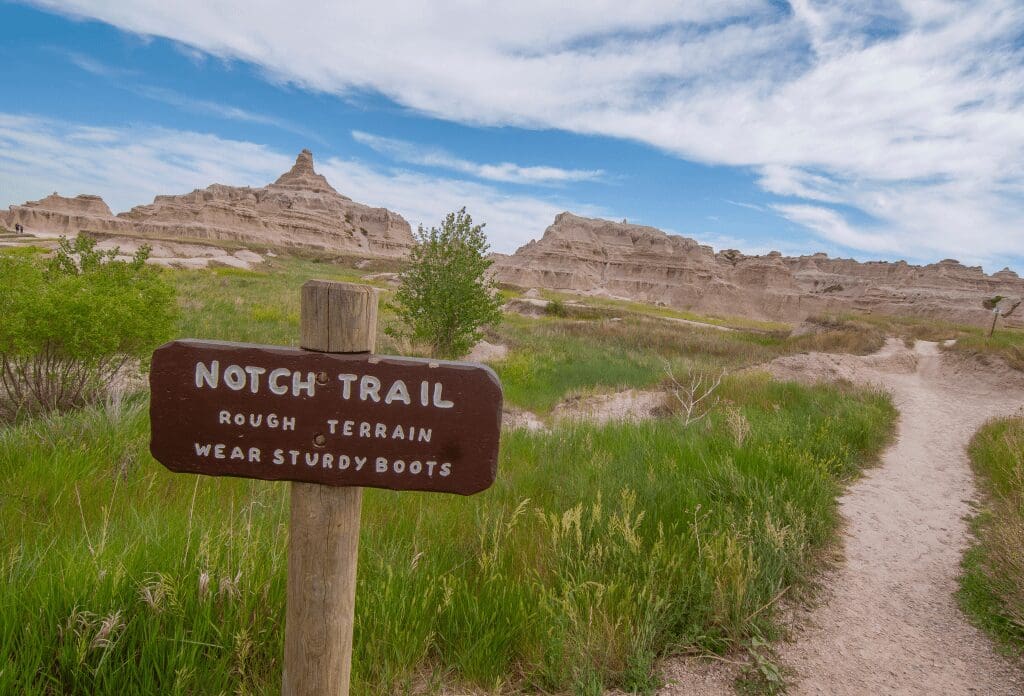 a sign for the notch trailhead