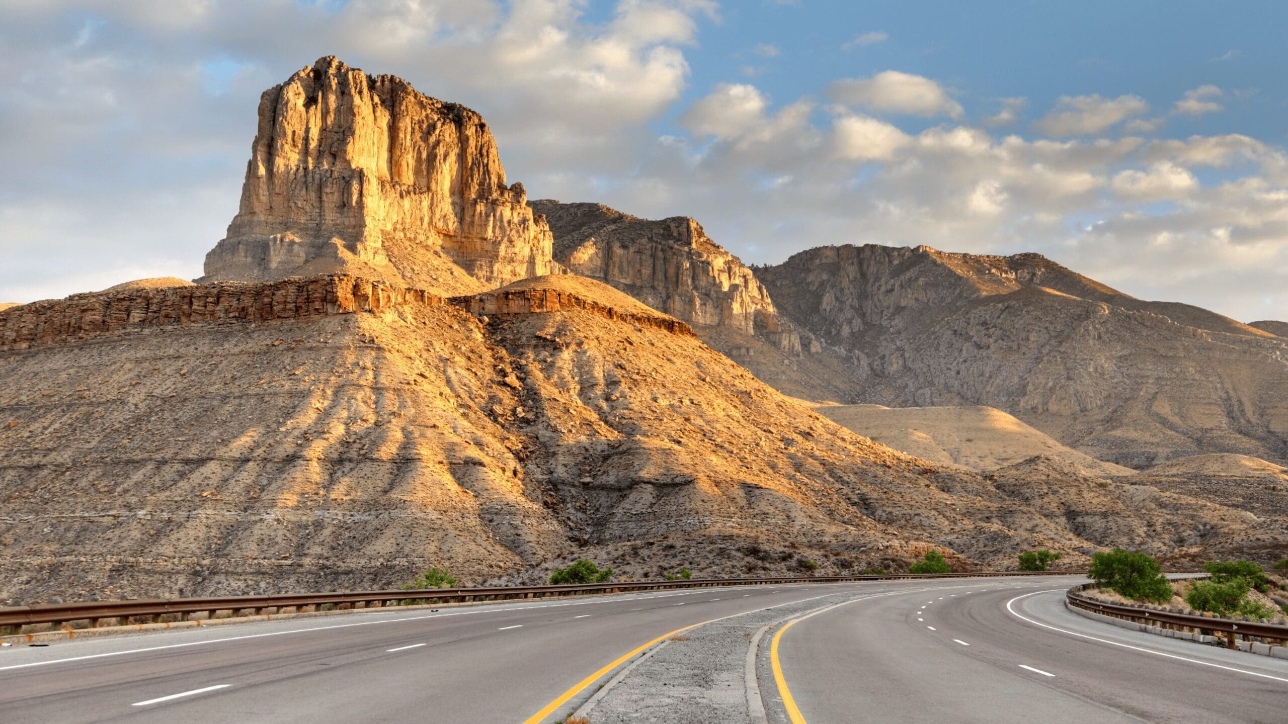 highway leading to Guadalupe mountains with mountains on side