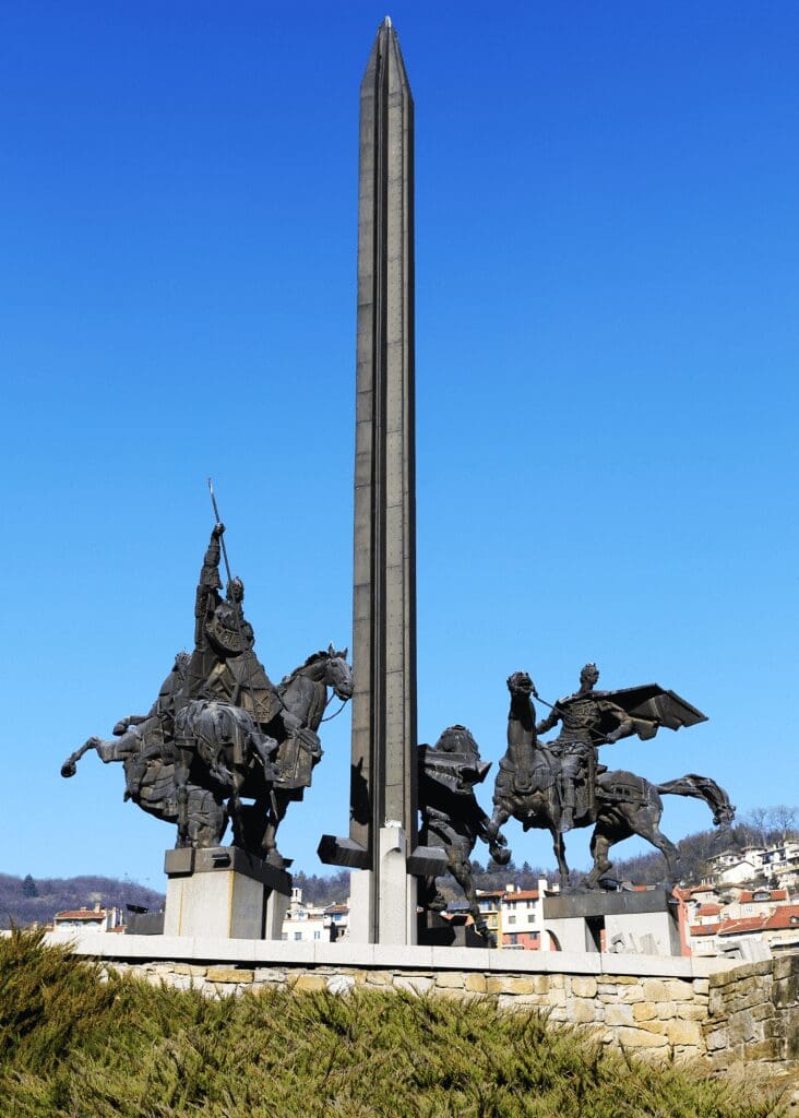a monument with three heros on horses