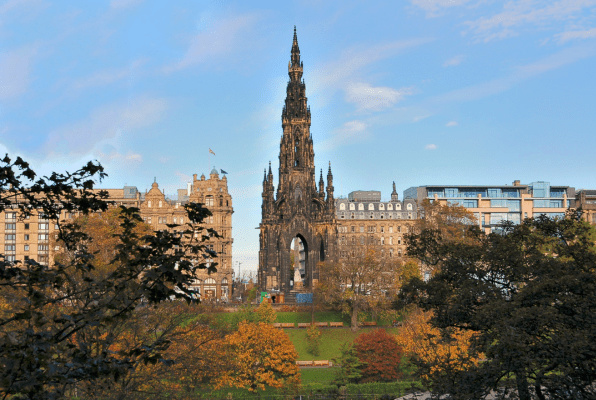 tall monument and museum in Edinburgh Scotland
