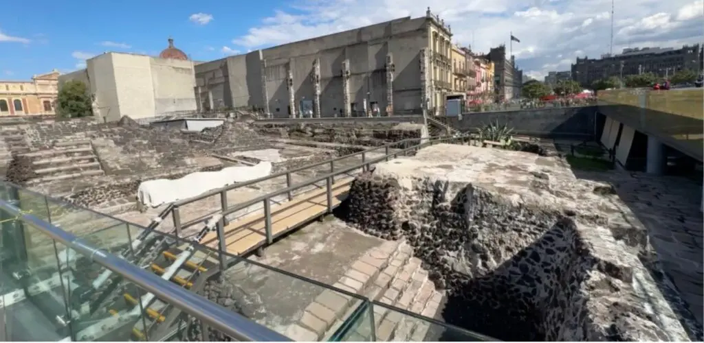 A site where they are digging in CDMX for artifacts.