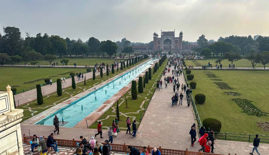 A view of the fountain from the Taj Mahal