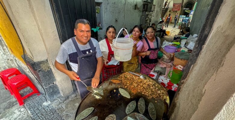 The family that runs Tlacoyos la Blanca posing for a picture.